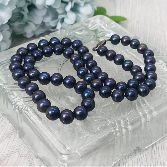 Vintage Jewelry - Genuine Fine Black Pearl Necklace